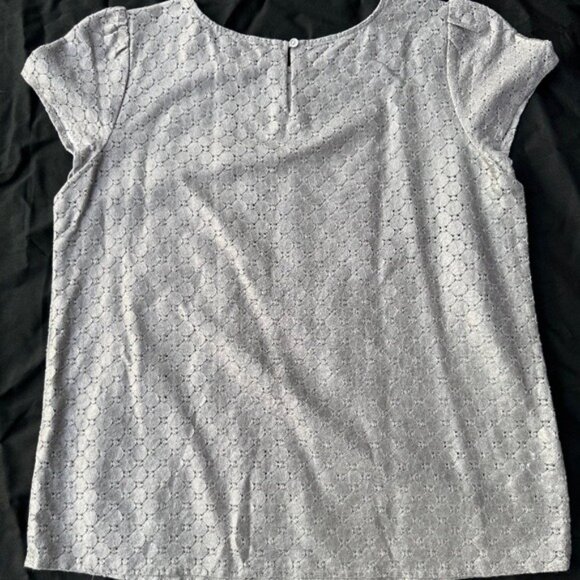 Ann Taylor Loft Short Sleeve Gray Lace Blouse Womens M - Picture 3 of 3